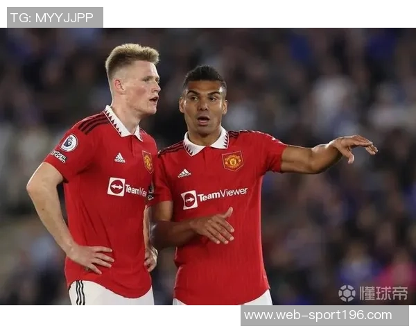 麦克托米奈上半场末段不理智动作遭黄牌处罚引发争议