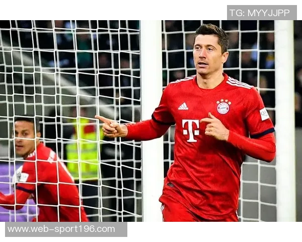 拜仁发布客战门兴海报乌尔比希与莱默尔共同亮相展现团队精神